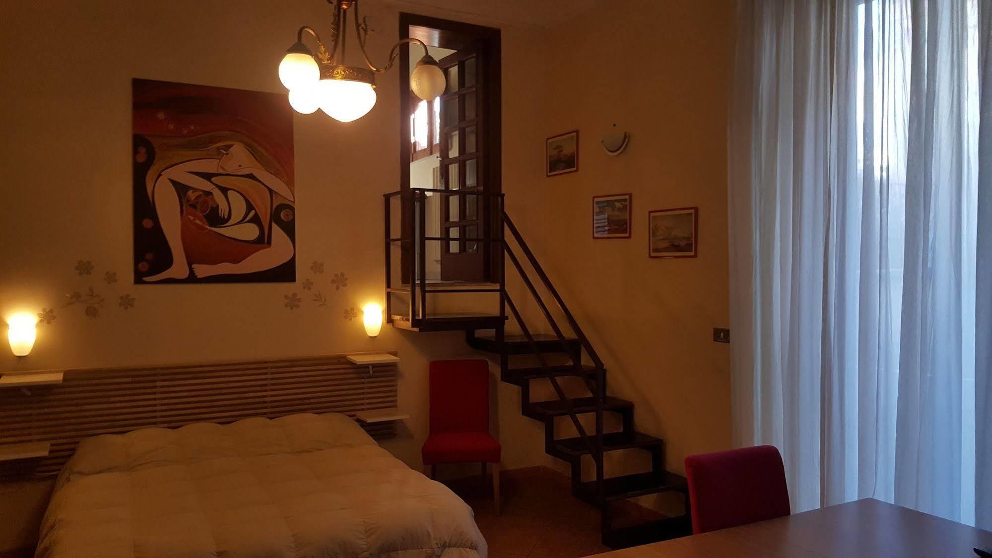 B&B Soriano44 Napoli Bagian luar foto