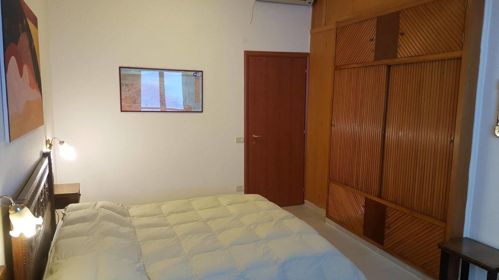 B&B Soriano44 Napoli Bagian luar foto
